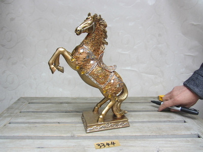 经典奔驰骏马树脂工艺品批发分析 品牌、材质与市场价格解读